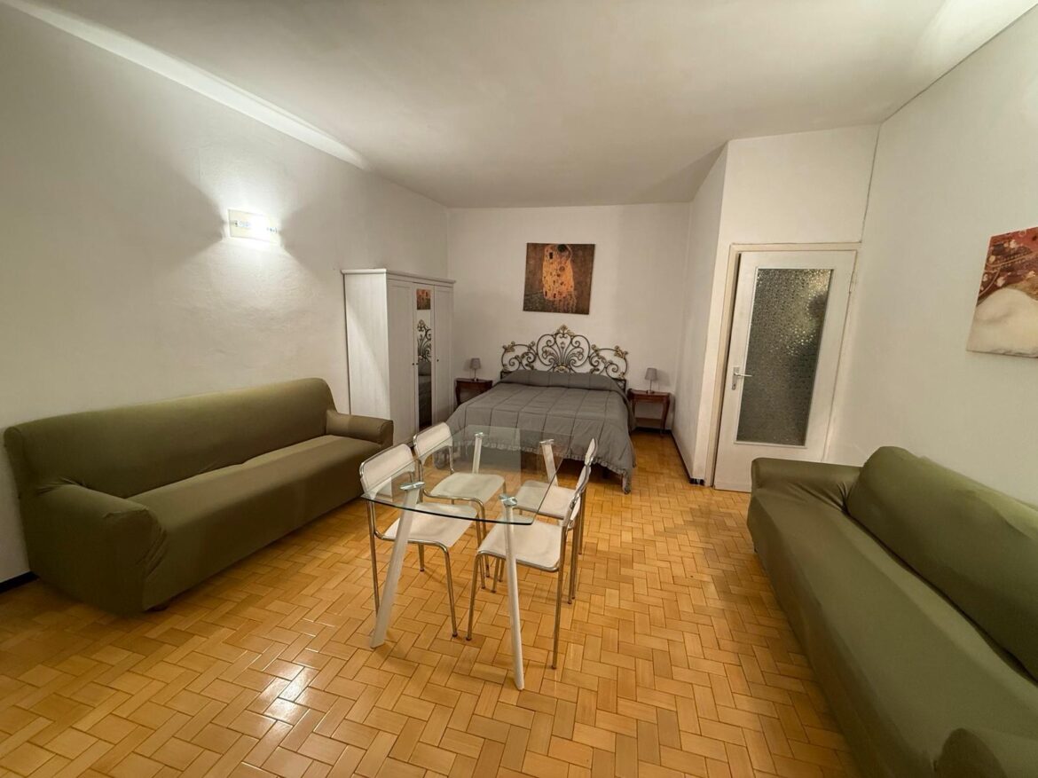 camera da letto Calipso appartamento Levanto